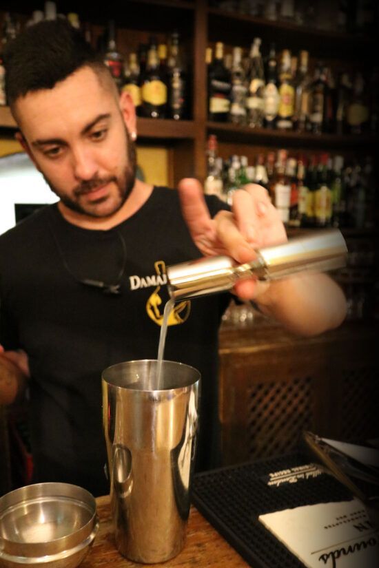 damajuana jerez bar, vente y disfruta de tu cocktails