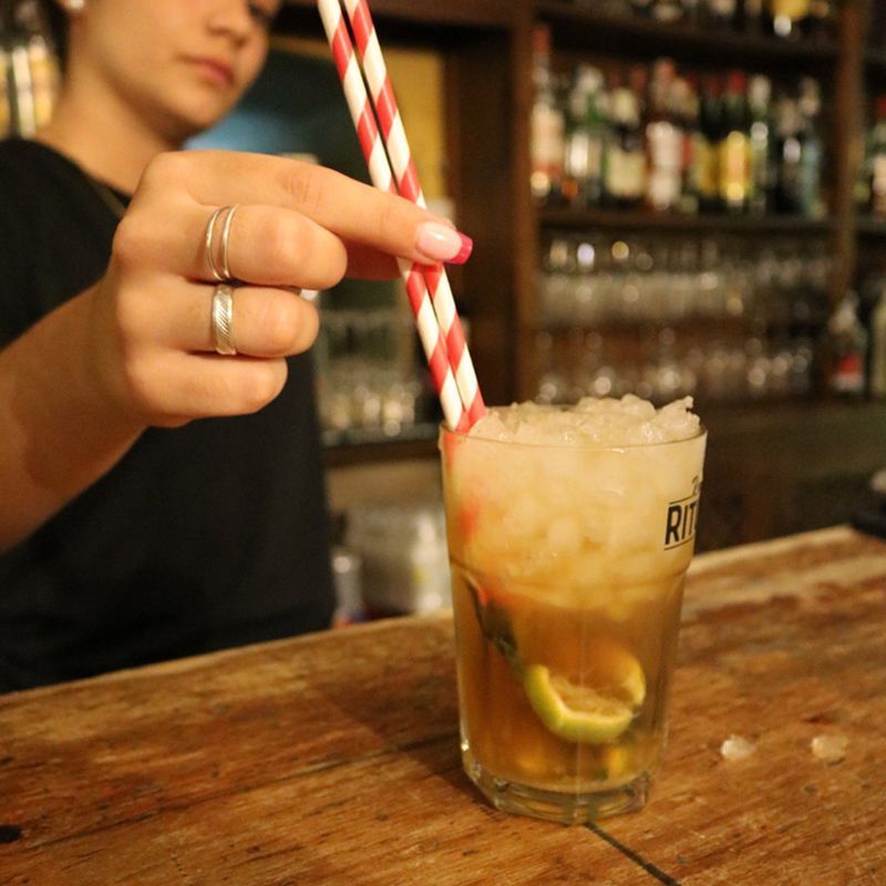 copa de mojito en bar de damajuana cafe bar jerez