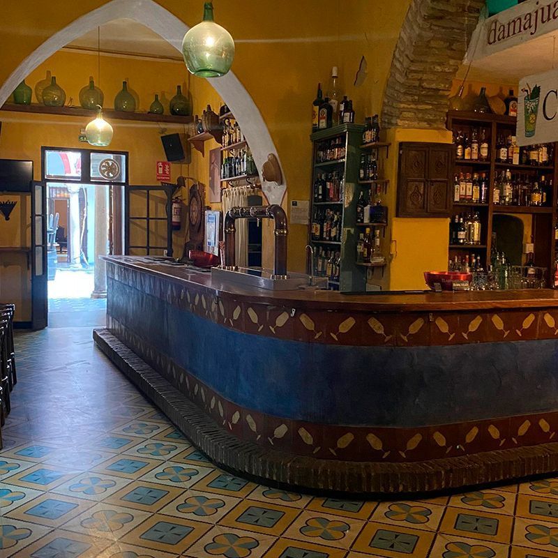 barra del bar de copa damajuana jerez bar