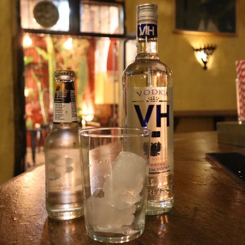 combinado de gin en bar de copas damajuana jerez bar