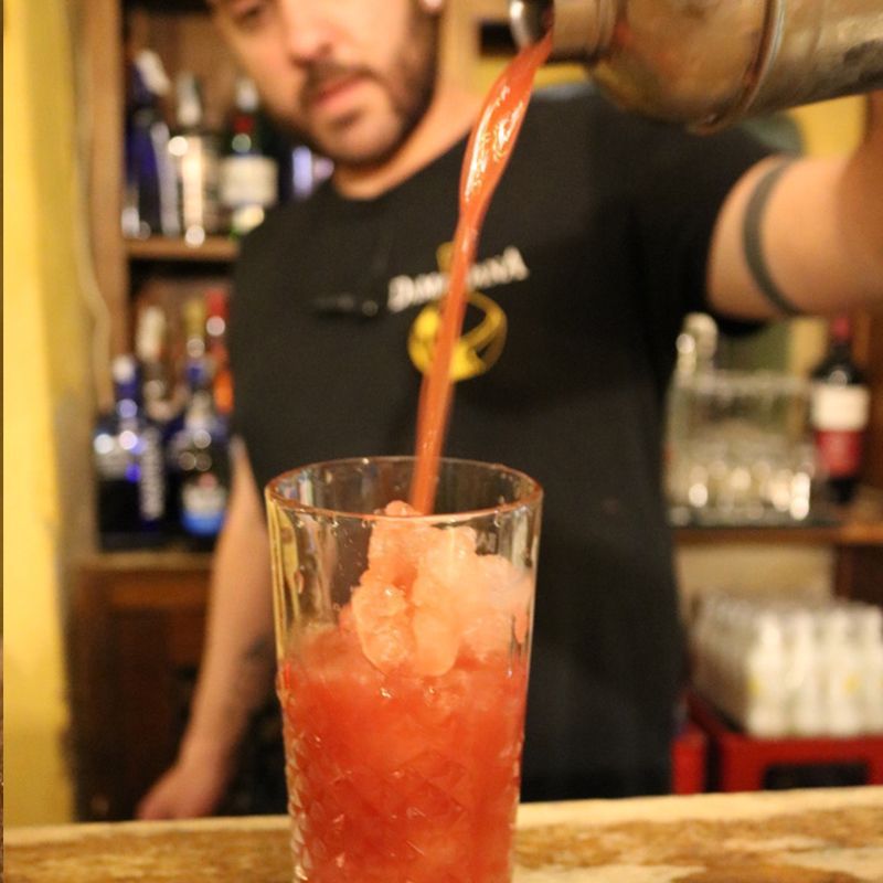 coctel en bar de copas damajuana jerez