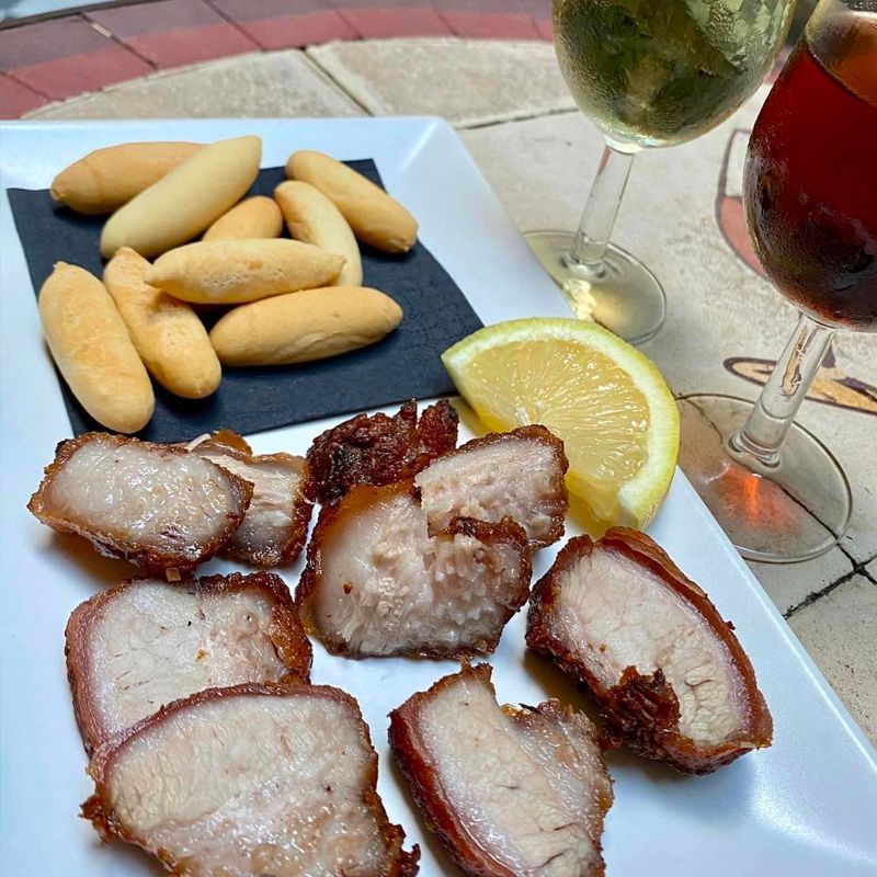 tapa chicharrones tabanco damajuana jerez bar